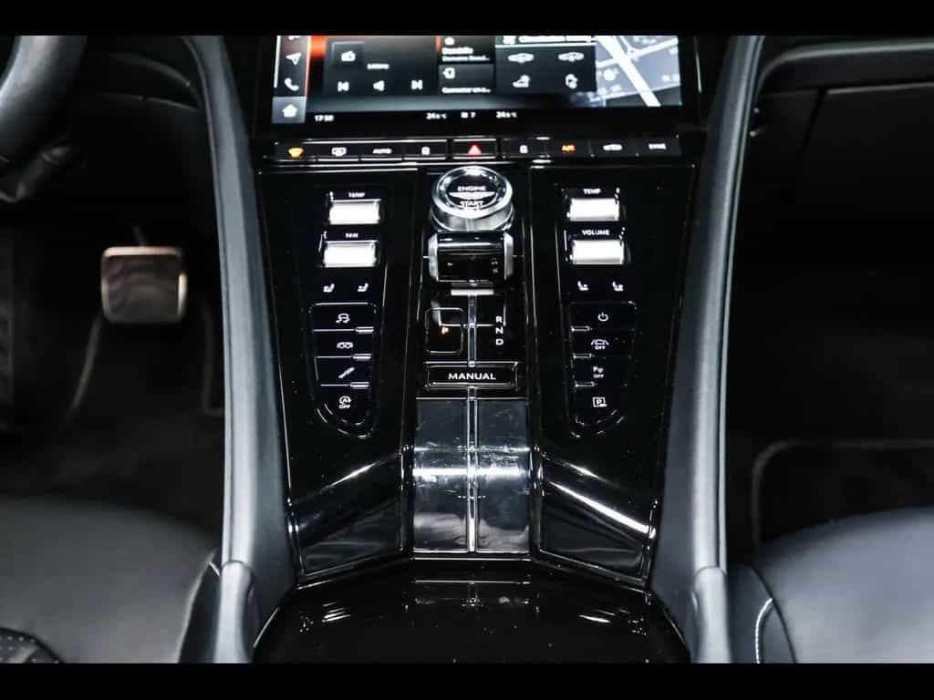 Aston Martin DB12 COUPE 4.0 V8°ALUMINITE SILVER°21'' 06/2024-photo-20