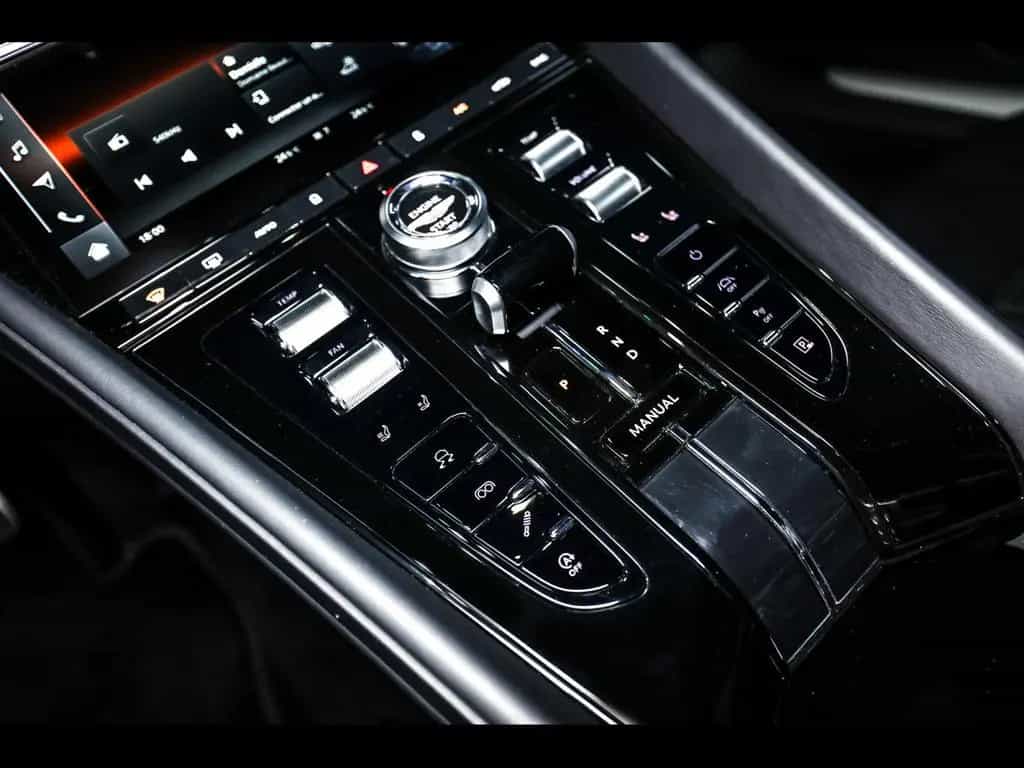 Aston Martin DB12 COUPE 4.0 V8°ALUMINITE SILVER°21'' 06/2024-photo-24