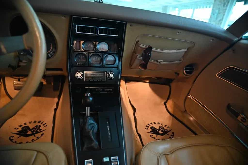 Corvette C3 01/1977-photo-12