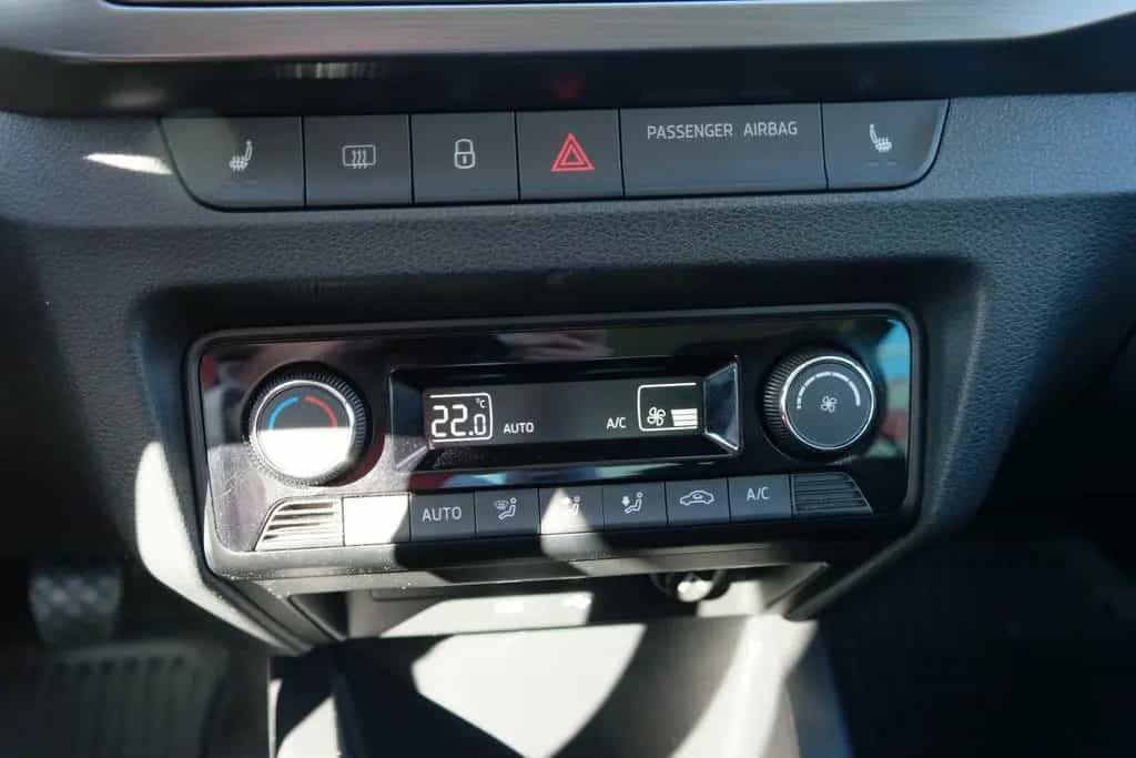 Skoda Fabia 1.0 Style Klimaaut. Sitzheizung PDC USB 04/2018-photo-20