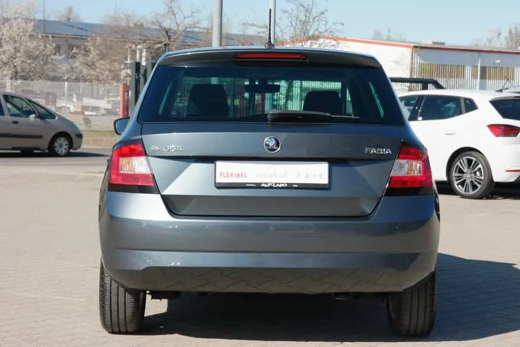 Skoda Fabia 1.0 Style Klimaaut. Sitzheizung PDC USB 04/2018-photo-4
