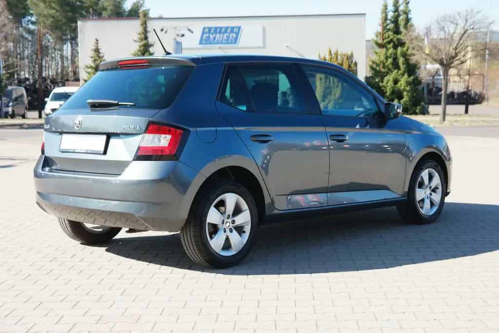 Skoda Fabia 1.0 Style Klimaaut. Sitzheizung PDC USB 04/2018-photo-5
