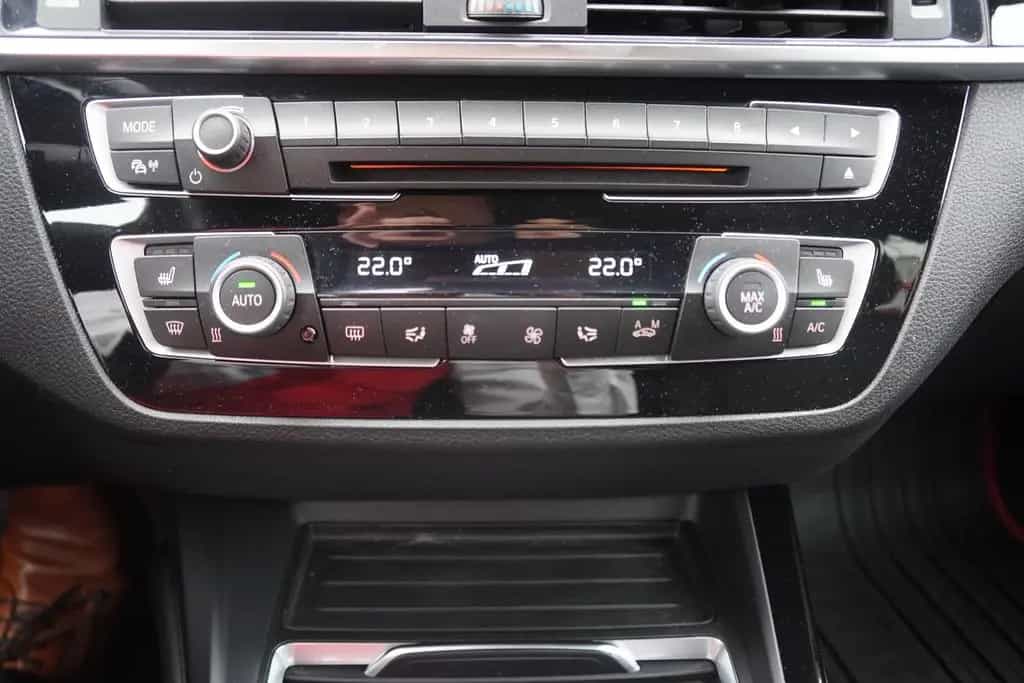 BMW 118 i Edition M Sport Shadow LED Navi Sitzheizung 12/2018-photo-25