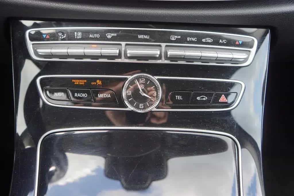 Mercedes-Benz E 200 E200 T-Modell Avantgarde LED Navi ACC DAB 08/2018-photo-24