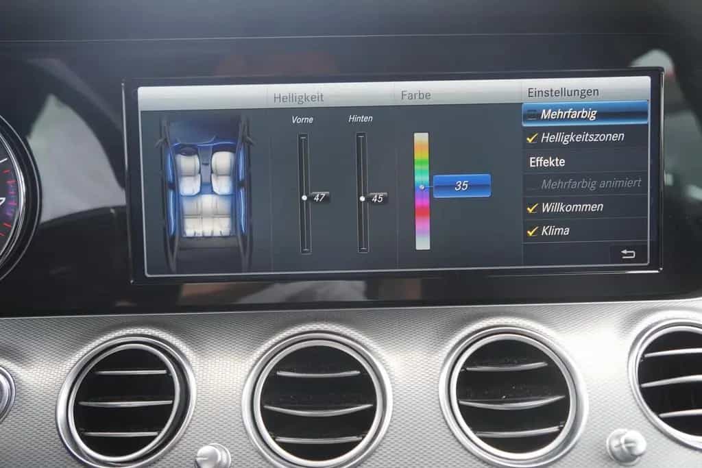Mercedes-Benz E 200 E200 T-Modell Avantgarde LED Navi ACC DAB 08/2018-photo-30