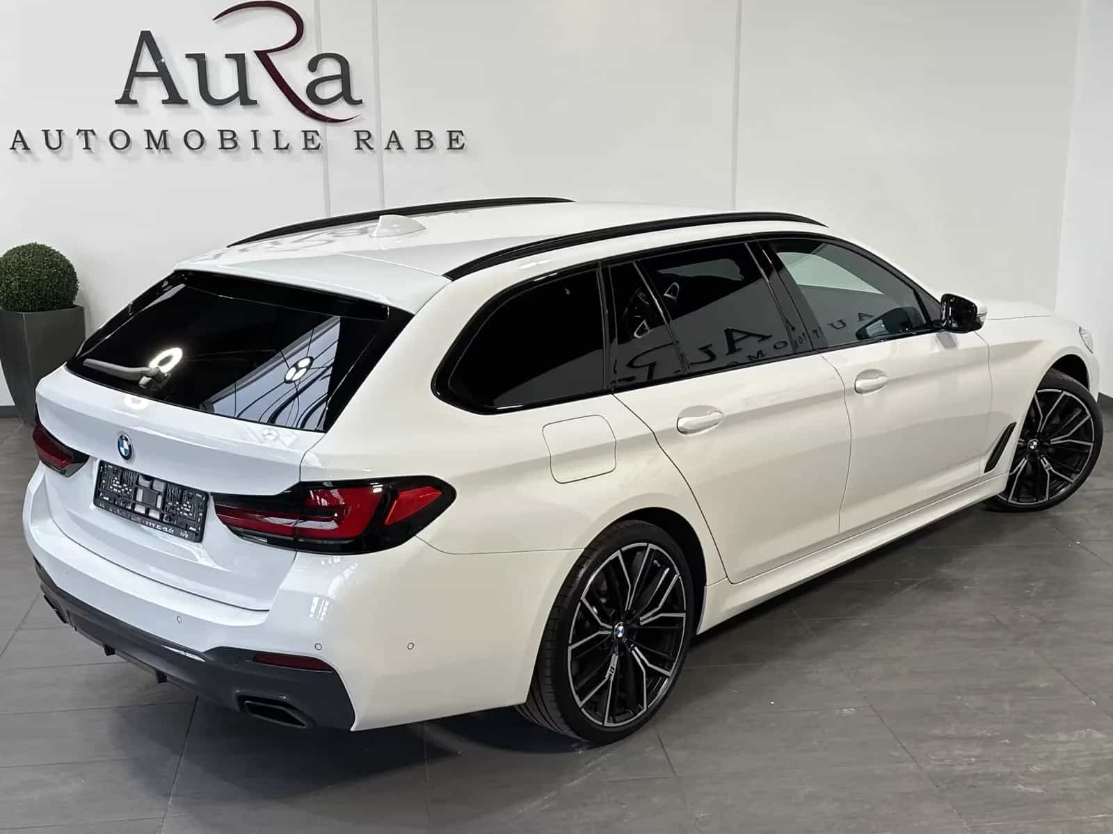 BMW 5 Series 540d xD Luxury Line Panorama H/K HUD Belüftung 12/2022-photo-4