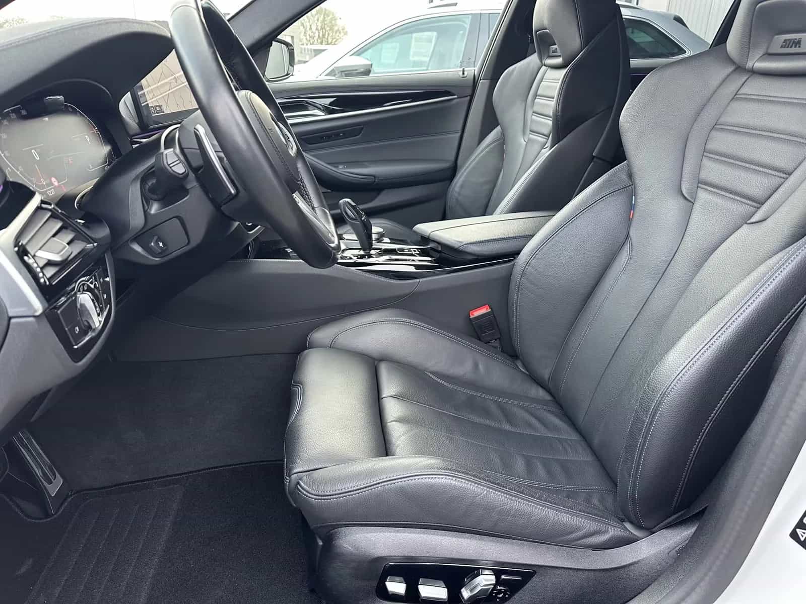 BMW 5 Series 540d xD Luxury Line Panorama H/K HUD Belüftung 12/2022-photo-9