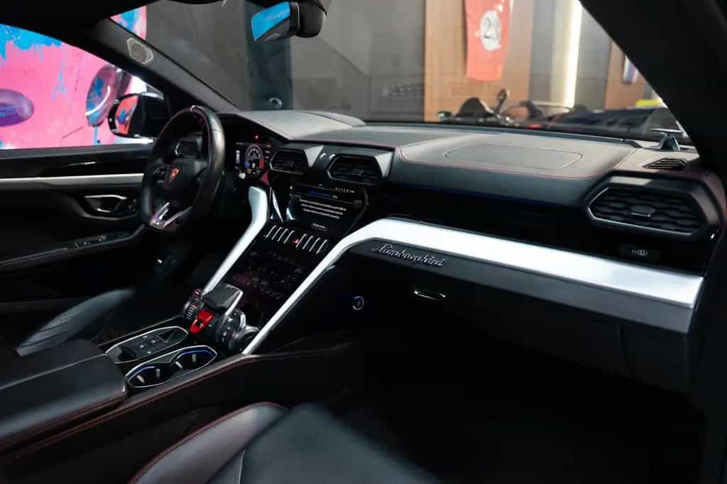 Lamborghini Urus 02/2020-photo-12