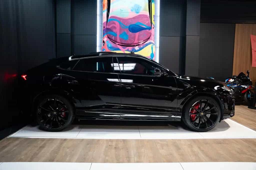 Lamborghini Urus 02/2020-photo-3