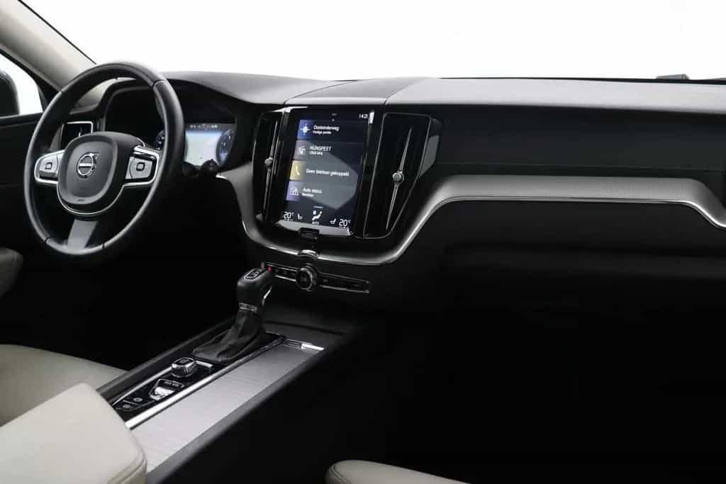 Volvo XC60 T4 Inscription | panorama dach | Head-Up | 02/2019-photo-16