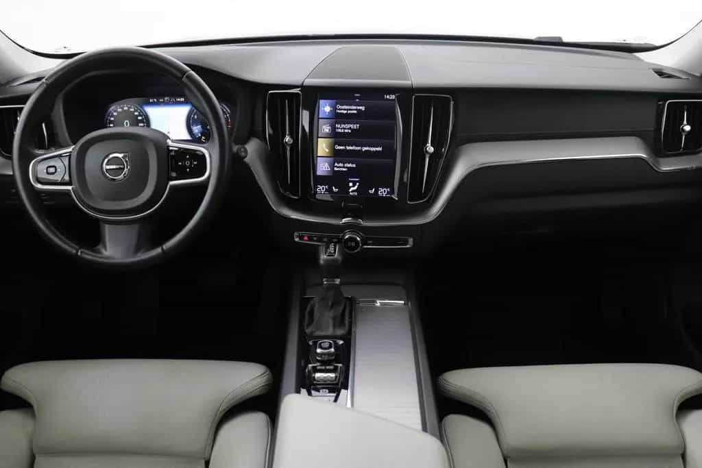 Volvo XC60 T4 Inscription | panorama dach | Head-Up | 02/2019-photo-3