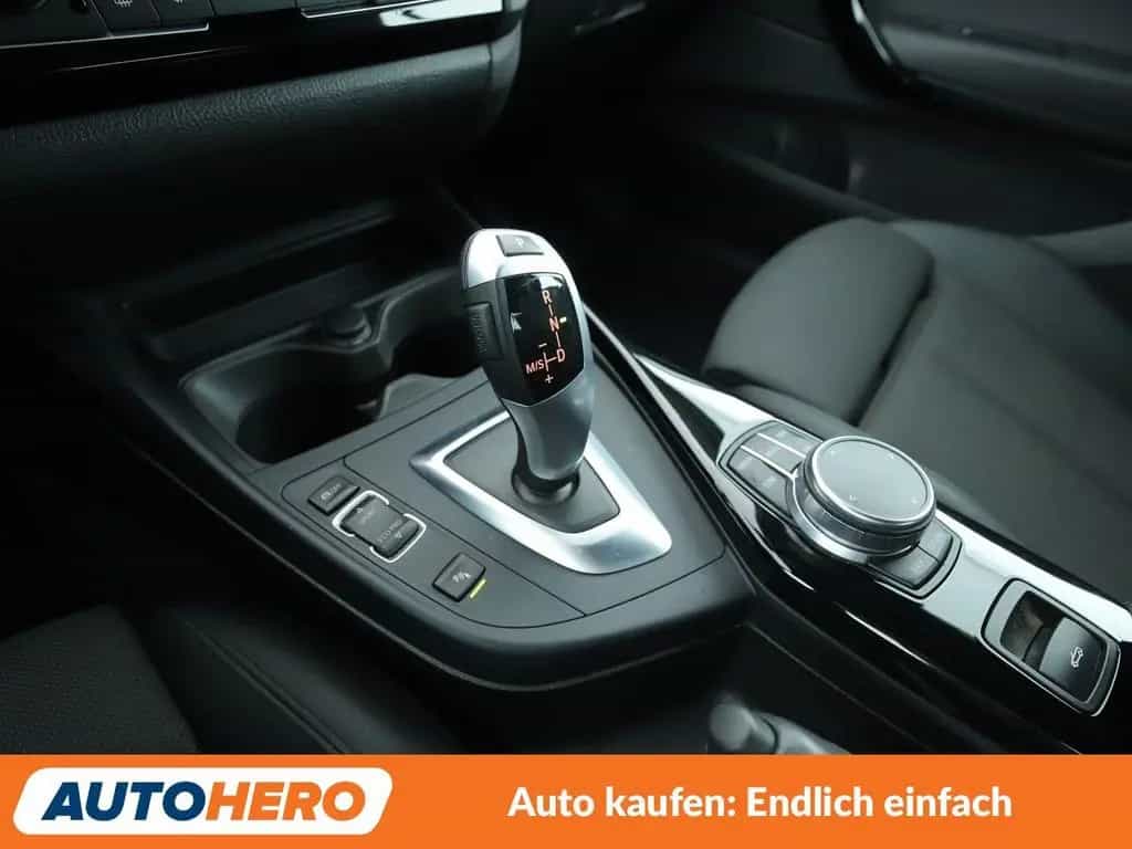 BMW 2 Series 220i Sport Line Aut.*NAVI*TEMPO*PDC*SHZ* 02/2017-photo-24
