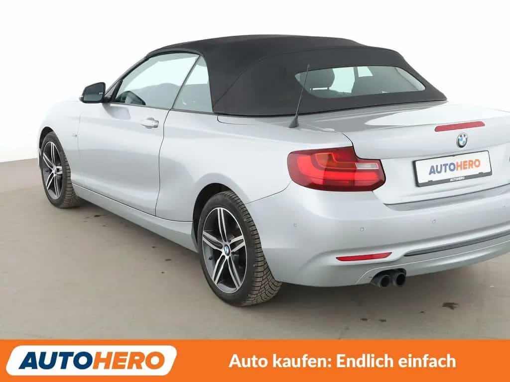 BMW 2 Series 220i Sport Line Aut.*NAVI*TEMPO*PDC*SHZ* 02/2017-photo-3