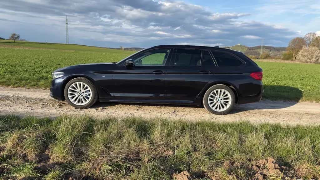 BMW 5 Series 540i MSport Pano HuD 09/2019-photo-2