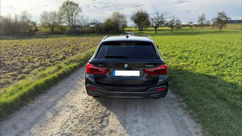 BMW 5 Series 540i MSport Pano HuD 09/2019-photo-3