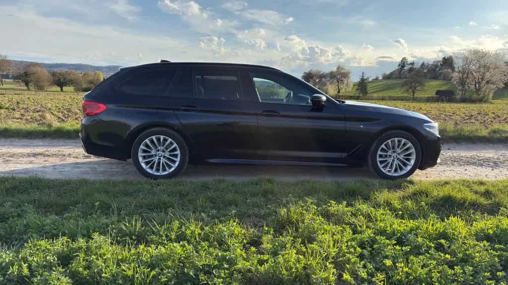 BMW 5 Series 540i MSport Pano HuD 09/2019-photo-5