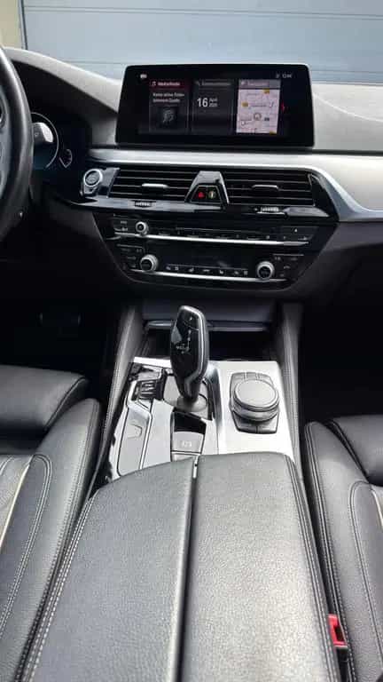 BMW 5 Series 540i MSport Pano HuD 09/2019-photo-9