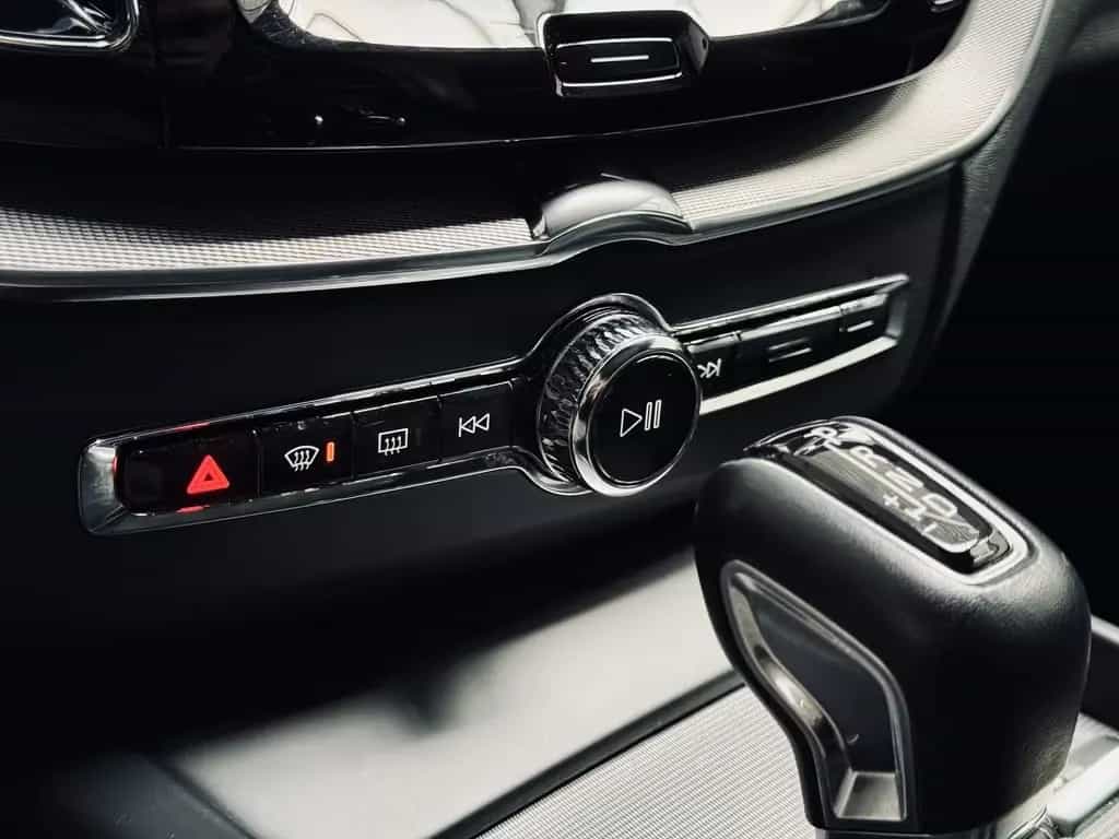 Volvo XC60 R Design|PANO|KAMERA|LED|ASSISTENZ+|SHZ| 06/2020-photo-21