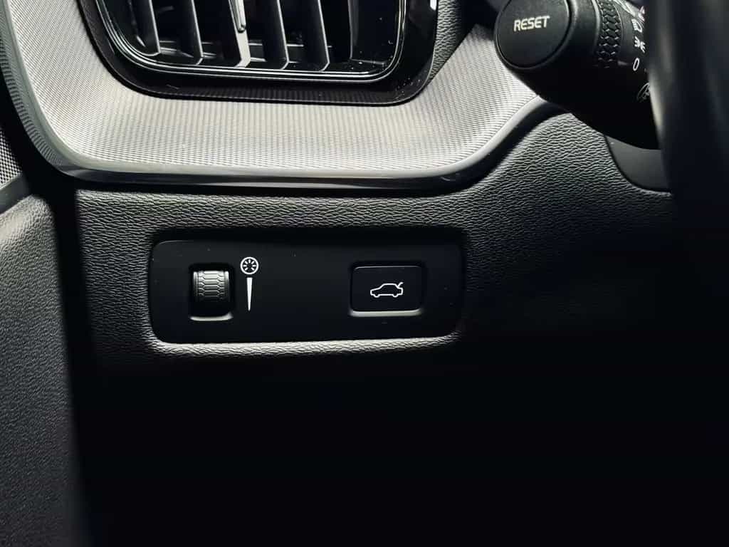 Volvo XC60 R Design|PANO|KAMERA|LED|ASSISTENZ+|SHZ| 06/2020-photo-34
