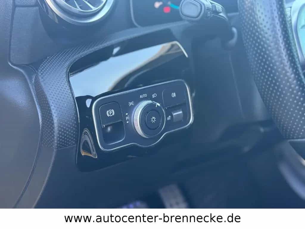 Mercedes-Benz A-Class 180*AMG LINE*LED*Night*8-fach bereift* 10/2019-photo-16