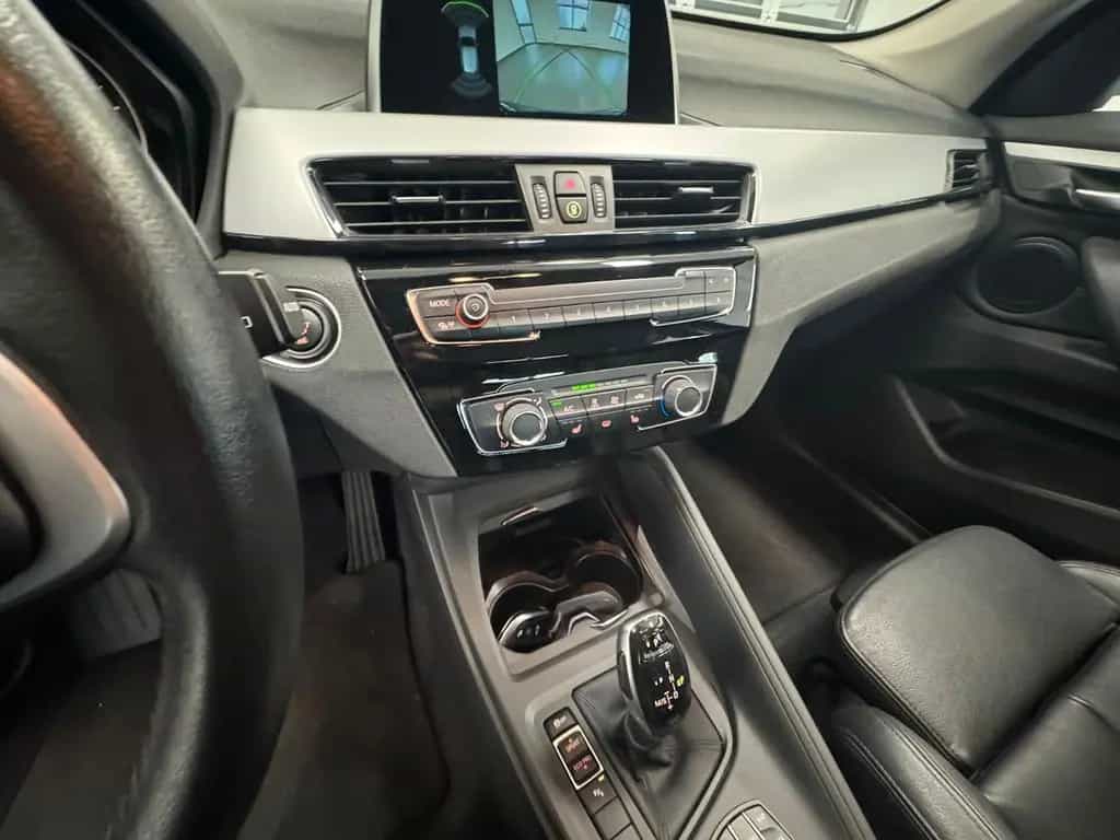BMW X1 sDrive 20 i *Automatik*Leder*Navi* 02/2018-photo-17