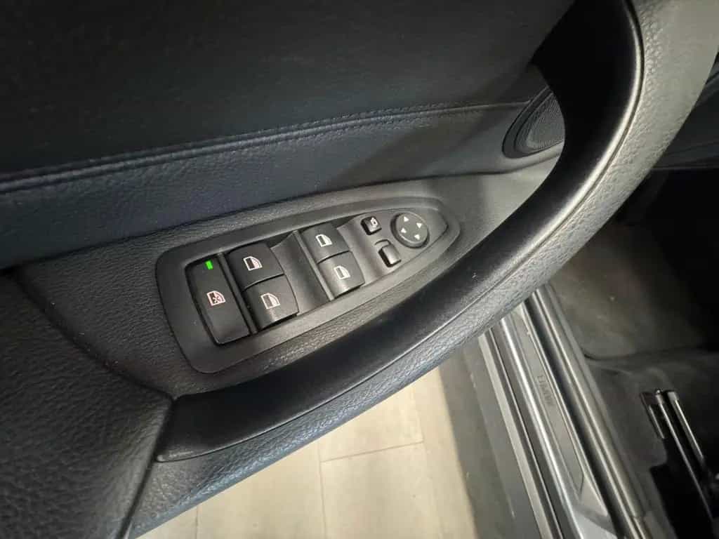 BMW X1 sDrive 20 i *Automatik*Leder*Navi* 02/2018-photo-23