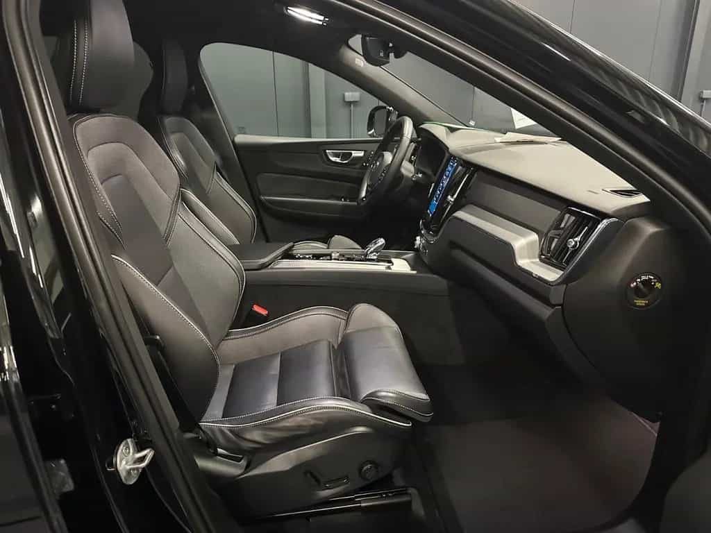 Volvo XC60 Plus Dark *19Zoll*360*Kristallglas*LEDER/Sp 08/2023-photo-10
