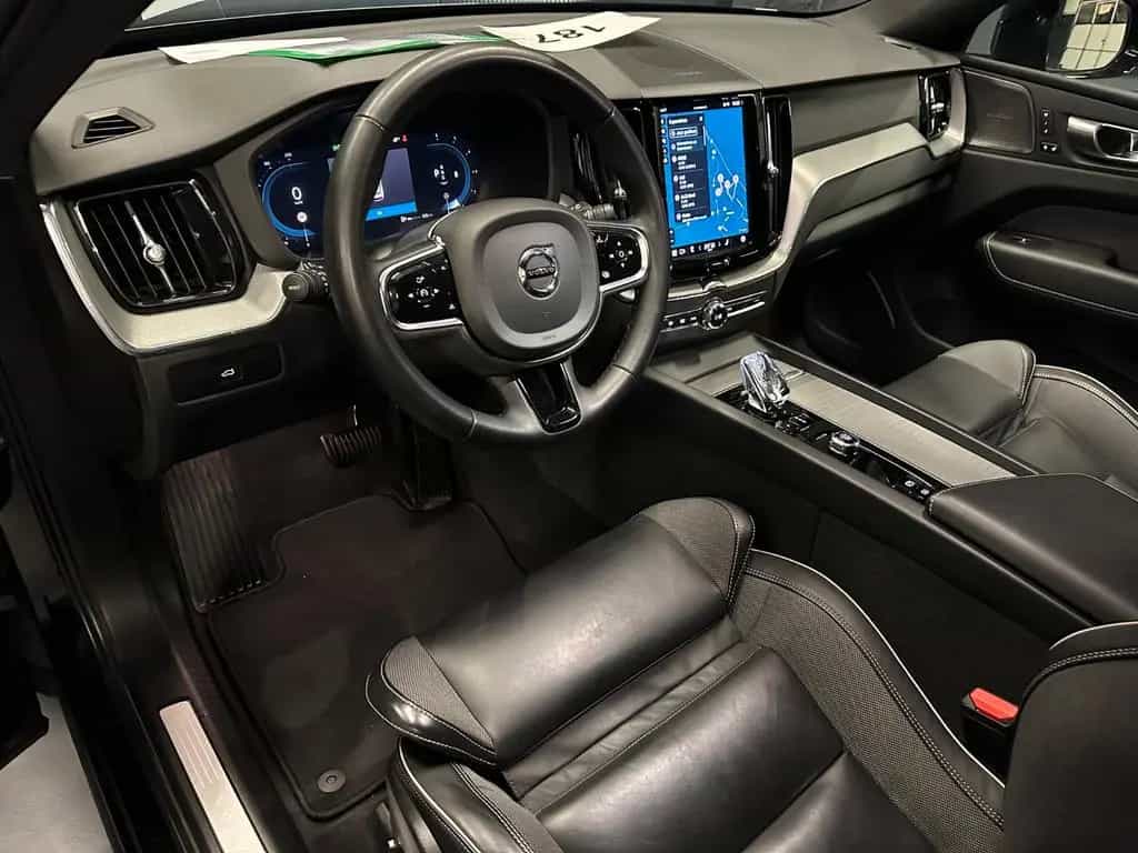Volvo XC60 Plus Dark *19Zoll*360*Kristallglas*LEDER/Sp 08/2023-photo-16