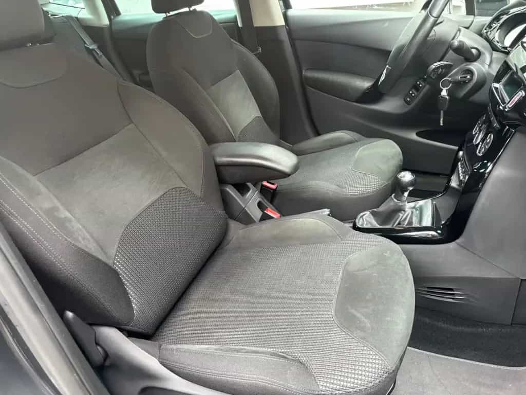 Citroën C3 Red Block TEMPOMAT-PDC-KLIMAAUTOMATIK 01/2013-photo-9