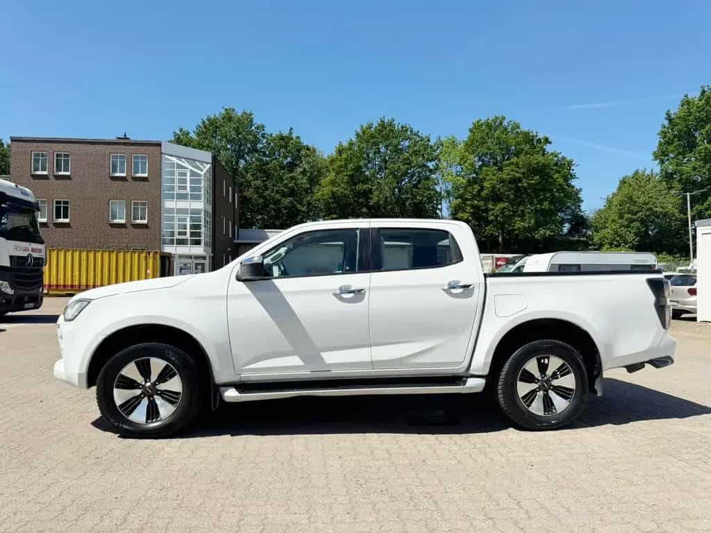 Isuzu D-Max 4WD DOUBLE CAB*LEDER*AHK*NAVI*LED* 01/2022-photo-2