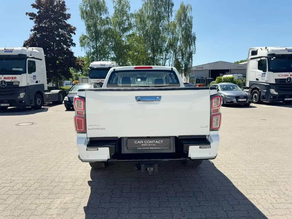 Isuzu D-Max 4WD DOUBLE CAB*LEDER*AHK*NAVI*LED* 01/2022-photo-4