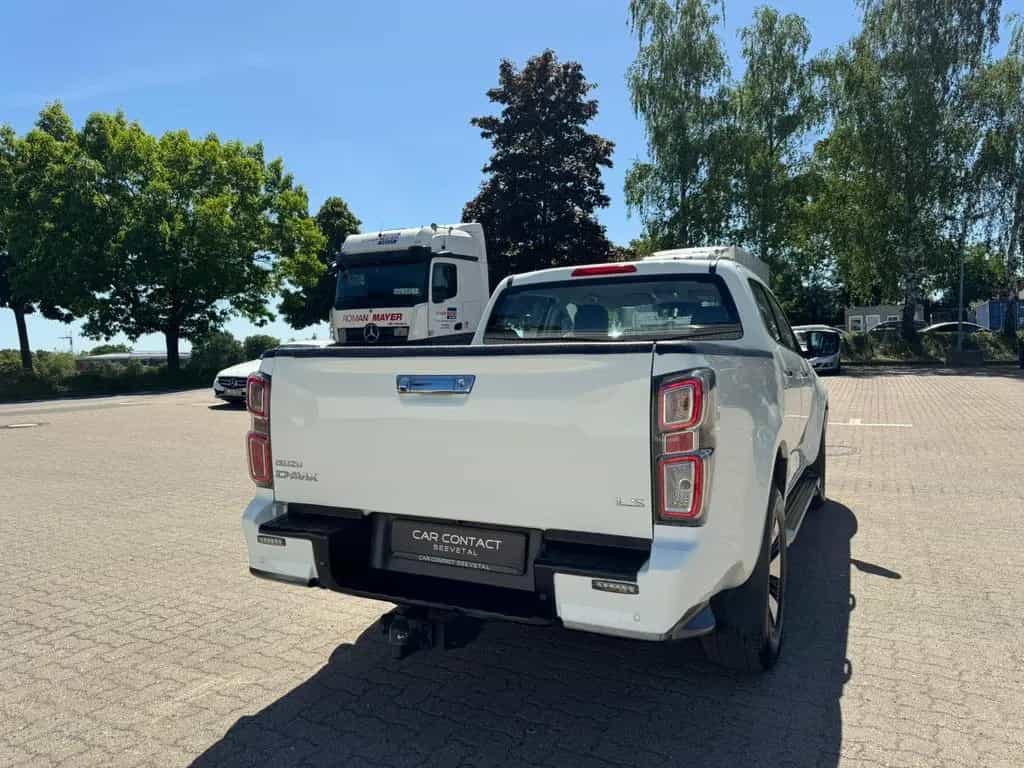 Isuzu D-Max 4WD DOUBLE CAB*LEDER*AHK*NAVI*LED* 01/2022-photo-5
