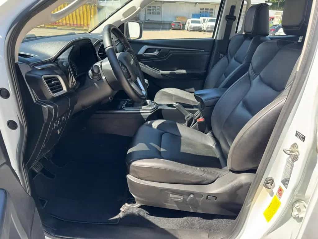 Isuzu D-Max 4WD DOUBLE CAB*LEDER*AHK*NAVI*LED* 01/2022-photo-9
