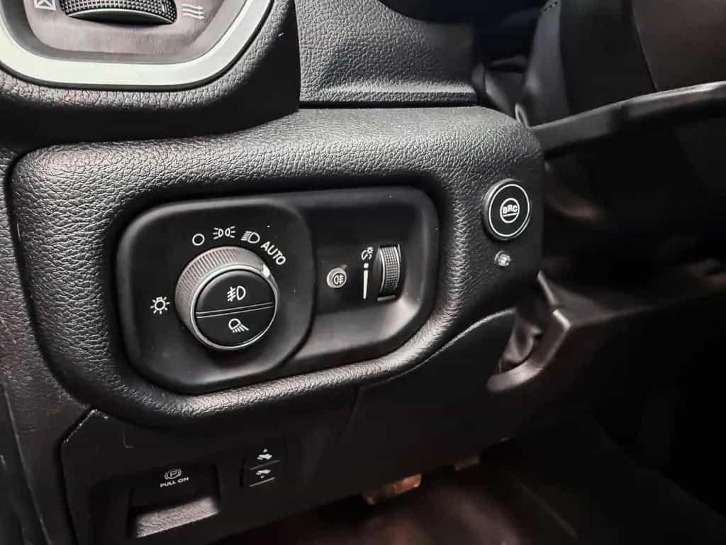 Dodge RAM BIG HORN 5.7L 4x4 LPG 12/2022-photo-27