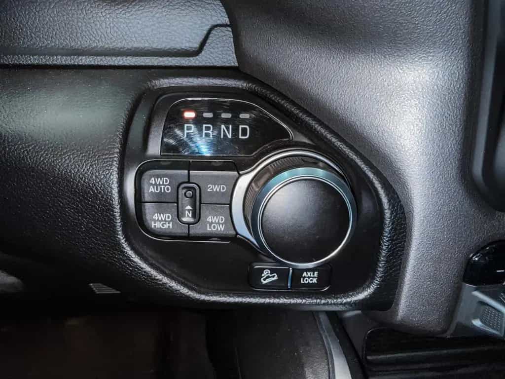 Dodge RAM BIG HORN 5.7L 4x4 LPG 12/2022-photo-29