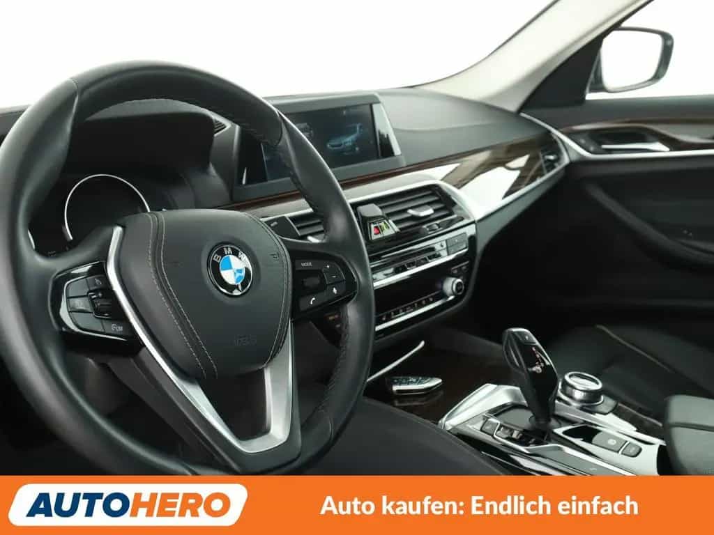 BMW 5 Series 520i Luxury Line*NAVI*TEMPO*PDC*SHZ*KLIMA* 01/2018-photo-10
