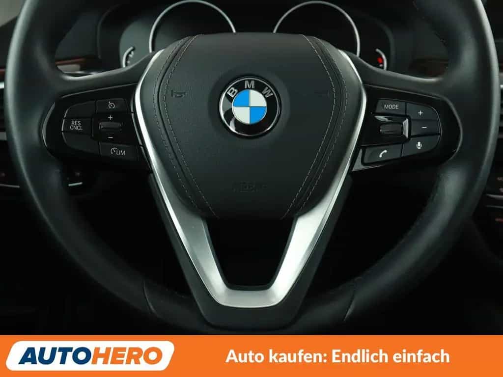 BMW 5 Series 520i Luxury Line*NAVI*TEMPO*PDC*SHZ*KLIMA* 01/2018-photo-18