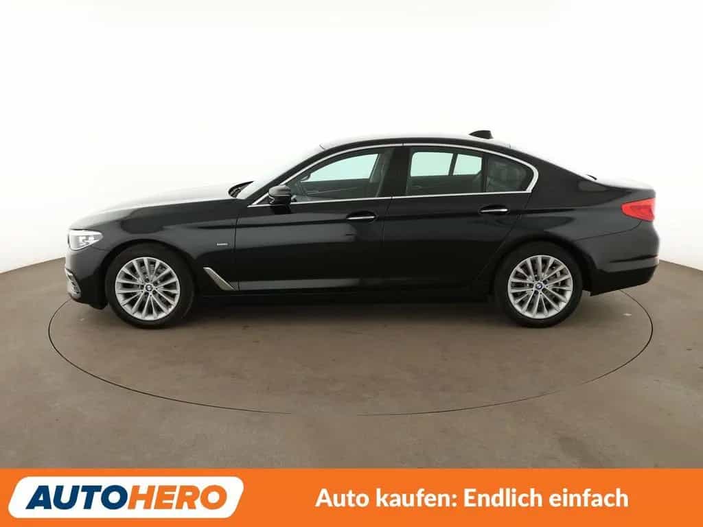 BMW 5 Series 520i Luxury Line*NAVI*TEMPO*PDC*SHZ*KLIMA* 01/2018-photo-2