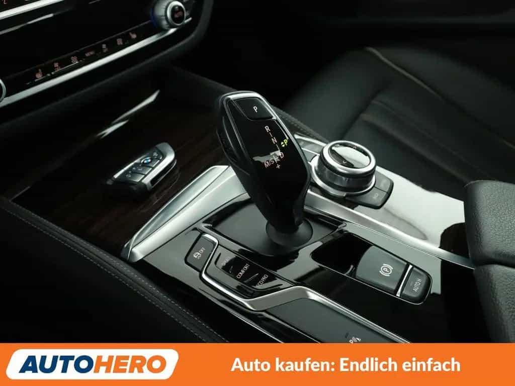 BMW 5 Series 520i Luxury Line*NAVI*TEMPO*PDC*SHZ*KLIMA* 01/2018-photo-26