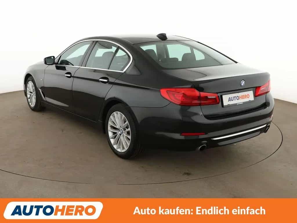 BMW 5 Series 520i Luxury Line*NAVI*TEMPO*PDC*SHZ*KLIMA* 01/2018-photo-3