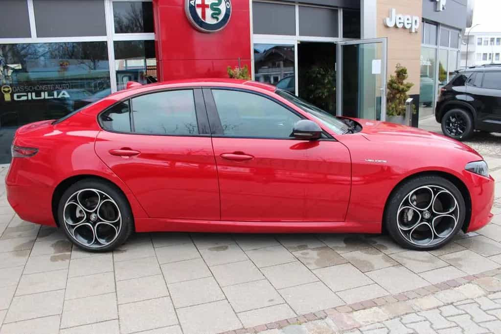 Alfa Romeo Giulia Veloce Q4 Matrix-LED 05/2023-photo-1