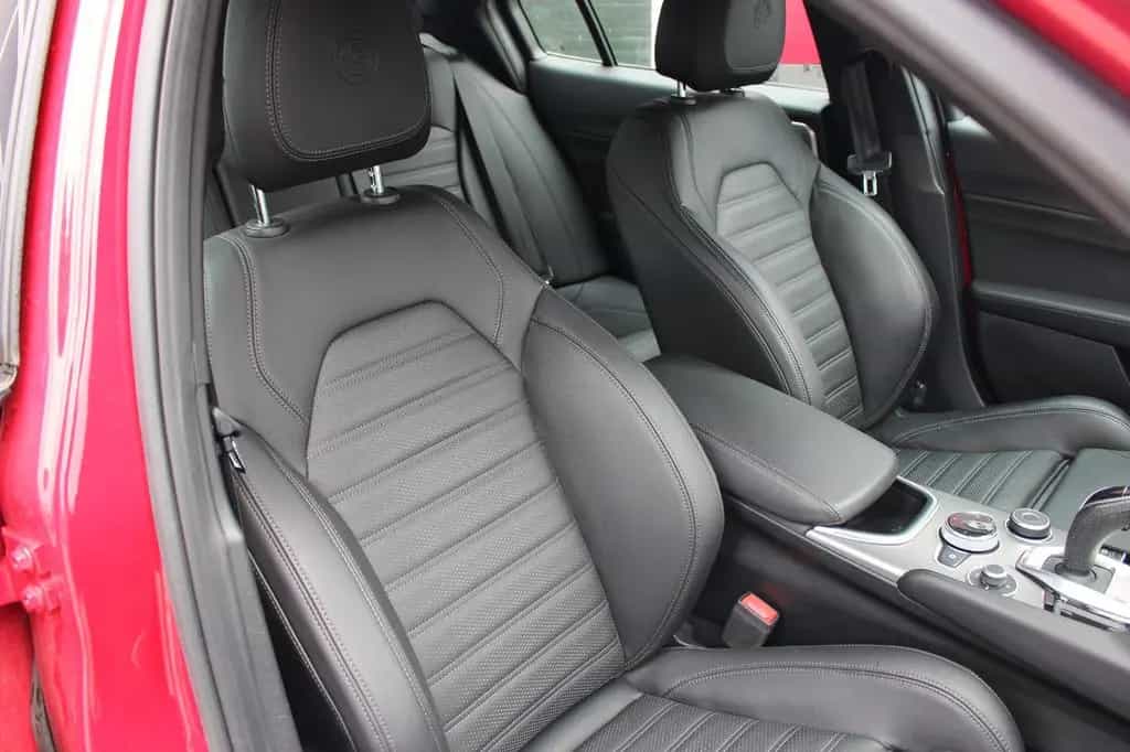Alfa Romeo Giulia Veloce Q4 Matrix-LED 05/2023-photo-15