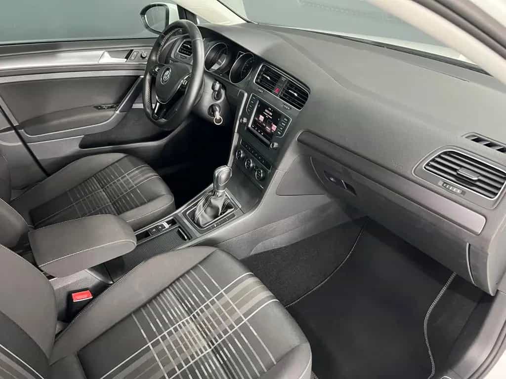 Volkswagen Golf VII Lim. Lounge Aut. Standheizung SHZ PDC 01/2016-photo-12