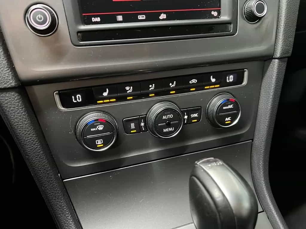 Volkswagen Golf VII Lim. Lounge Aut. Standheizung SHZ PDC 01/2016-photo-14