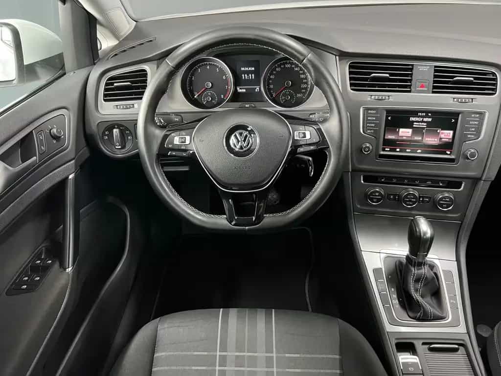 Volkswagen Golf VII Lim. Lounge Aut. Standheizung SHZ PDC 01/2016-photo-17