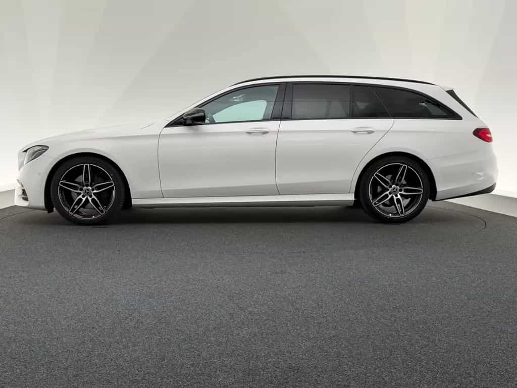 Mercedes-Benz E 220 d *AMG LINE*NIGHT-MULTIBEAM-360°-AHK-MEMORY 05/2019-photo-3