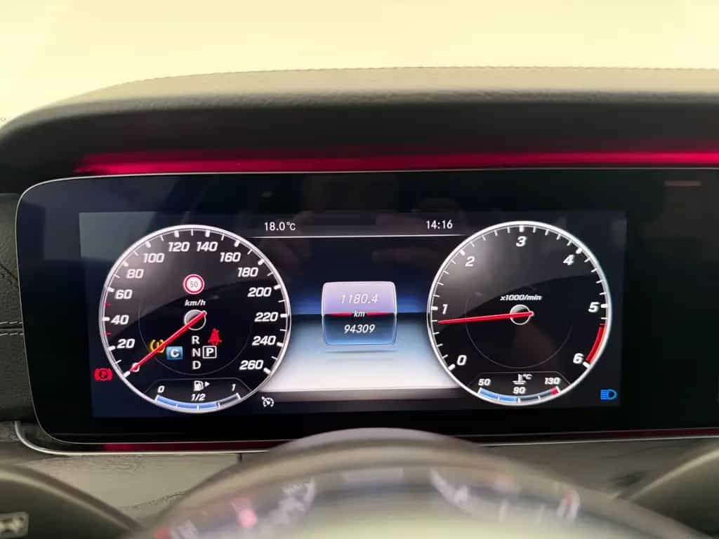 Mercedes-Benz E 220 d *AMG LINE*NIGHT-MULTIBEAM-360°-AHK-MEMORY 05/2019-photo-35