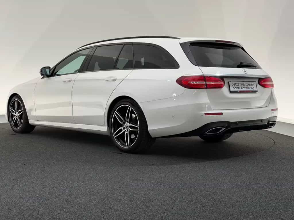 Mercedes-Benz E 220 d *AMG LINE*NIGHT-MULTIBEAM-360°-AHK-MEMORY 05/2019-photo-4