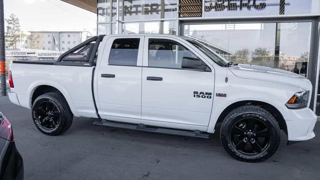 Dodge RAM 1500 5.7 QUAD CAB *ALLRAD*KAMERA* 11/2018-photo-2