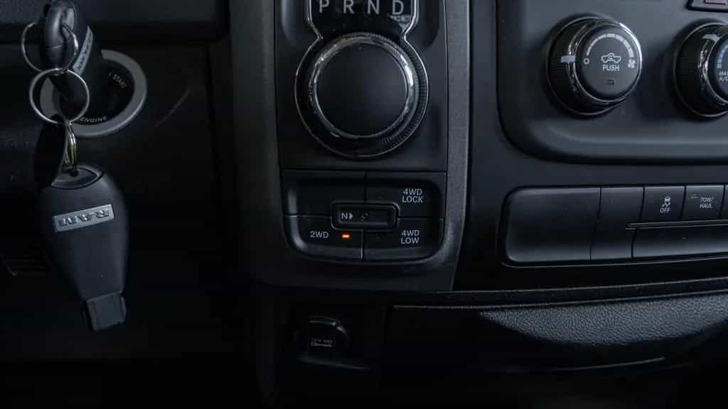 Dodge RAM 1500 5.7 QUAD CAB *ALLRAD*KAMERA* 11/2018-photo-32